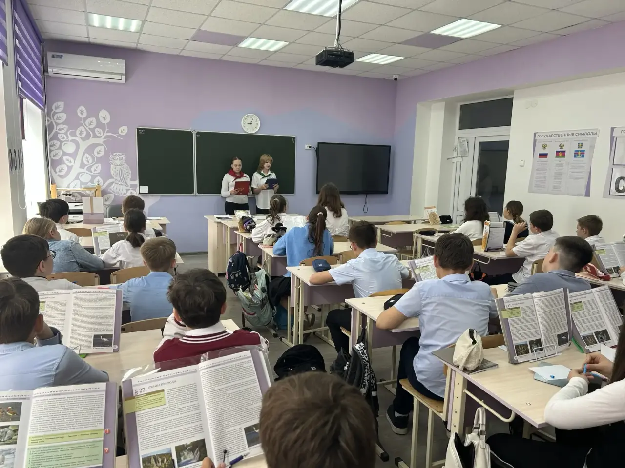 Классные часы, посвященные Дню космонавтики.